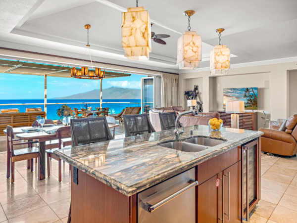 Luxurious 7-Bedroom Oceanfront Retreat in Maui